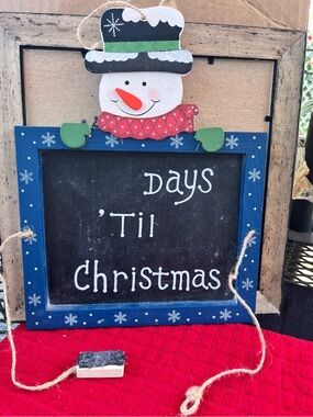 Wooden Snowman 'Days 'Til Christmas' Chalkboard Sign - Blue/Green/Red